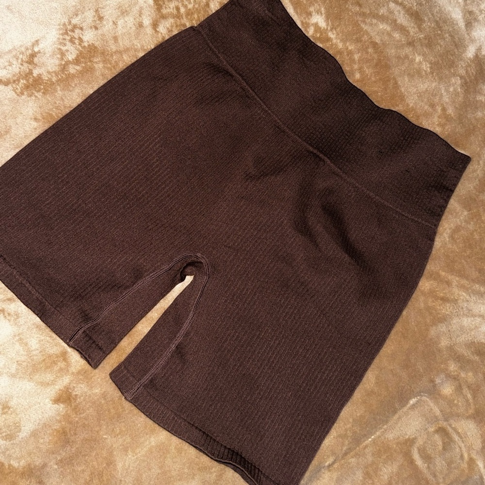 Ribbed seamless workout shorts